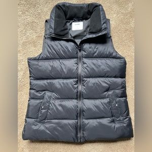 Old Navy black puffer vest Women’s size Small